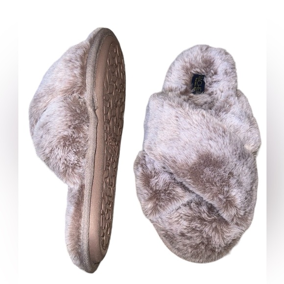RACHEL ROY Fuzzy Slippers Size M 7/8 - Picture 1 of 5
